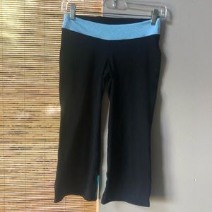 ivivva capri leggings with blue details